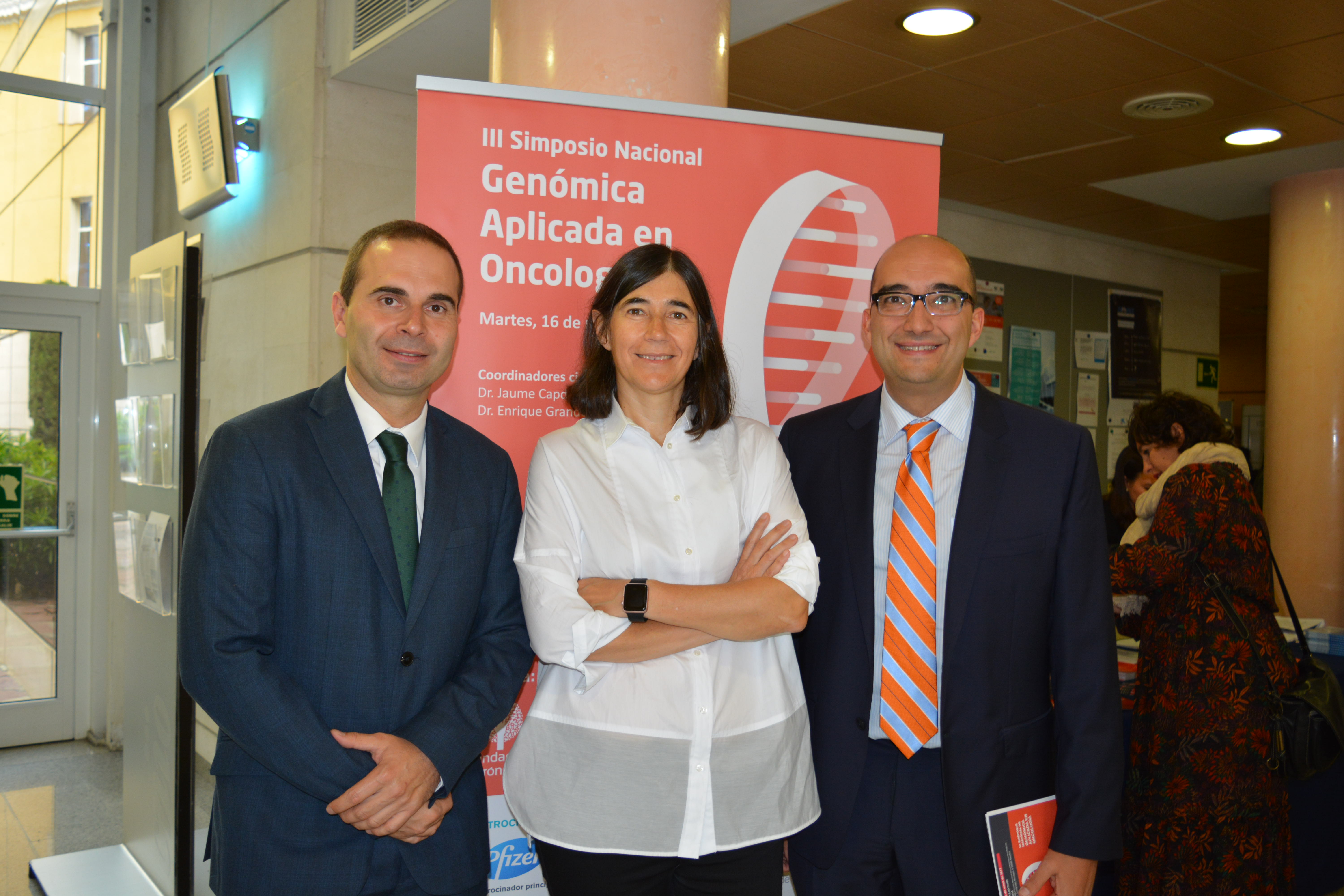 Los coordinadores del Congreso con la Directora del CNIO