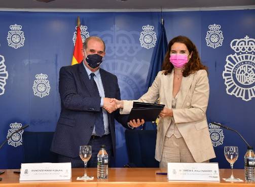 La colaboración se hará a través de la participación de la Policía Nacional en el programa de innovación educativa Stay Healthy, impulsado por la Fundación Quirónsalud