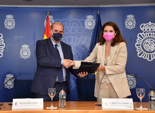 La colaboración se hará a través de la participación de la Policía Nacional en el programa de innovación educativa Stay Healthy, impulsado por la Fundación Quirónsalud